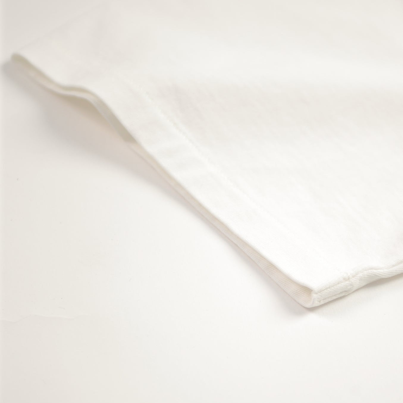 SURREAL NUMBER Bleach White T-Shirts
